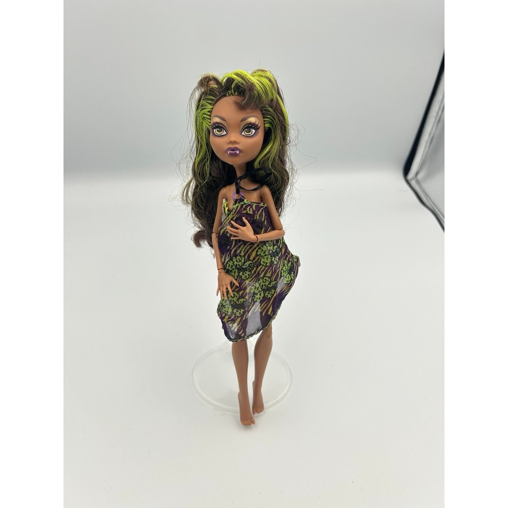 Monster High Skull Shores Clawdeen Wolf fashion doll